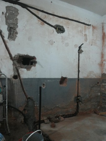 inizio ristrutturazione di una cantina che deve diventare una cuina